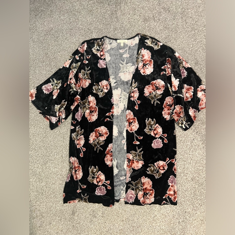 Velvet floral kimono!